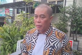 Empat terdakwa korupsi gerbang rumah jabatan Bupati LampungTimur disidang