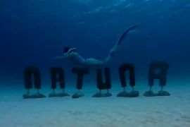 Komunitas bangun tugu "Natuna" di dasar Laut Pulau Terluar