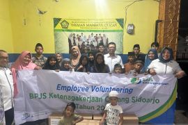 BPJS Ketenagakerjaan Sidoarjo salurkan bahan pokok untuk anak yatim piatu