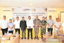 Bupati Madina ajak semua pihak evaluasi rendahnya partisipasi pemilih