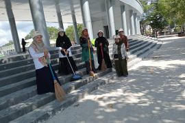 Wujudkan STQH ramah lingkungan, Satgas  Ekoteologi Kemenag Sultra bersihkan dienam Venue