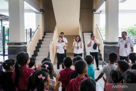 Bunda PAUD Badung serahkan bantuan alat tulis untuk TK terdampak banjir