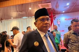 Pemkot Ambon minta wargatidak buang sampah ke laut