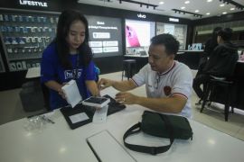 Apple Fanboy serbu 27 titik Blibli Store dan Hello store untuk Early Pick Up Next Generation of iPhone