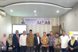 FEB USK bedah dua buku pemasaran, bahas isu pemerintahan dan strategi bisnis digital