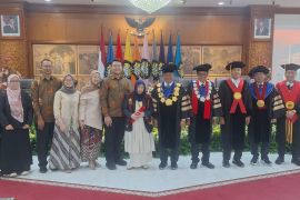 Teliti Pasal 91 UU Pasar Modal, RR Utji Sri Wulan Wuryandari raih gelar doktor UP