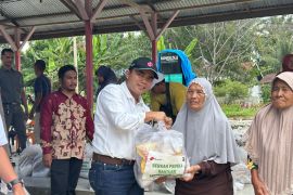 PT Tunggal Mitra Plantations salurkan bantuan sembako