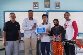 PT Timah berikan beasiswa pelajar kurang mampu pelajar di Pangkalpinang