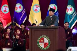 Prabowo urges graduates to embrace failure as path to strength