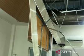 Plafon RSUD CND Meulaboh ambruk dan lantai terendam air, pasien diungsikan