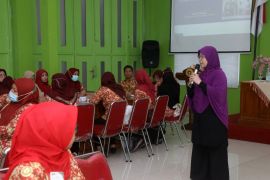 Mahasiswi Magister Psikologi kupas problema pelayanan dan keperawatan pada FGD Kesehatan Jiwa Lansia