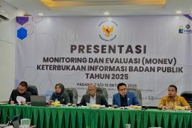 KI Sumbar selesaikan tahapan monev 128 badan publik secara maraton