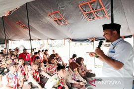 Lawan hoaks dan judi online, PWI Madina edukasi pramuka soal jurnalistik