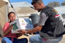 Puluhan ribu paket bantuan Indonesia ke Palestina diterima warga