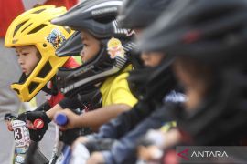 Mencari bibit atlet balap sepeda pada 16th Journalist MTB Pushbike Competition di Bekasi