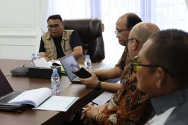 Kukar kaji pendirian pabrik obat dari daun kratom