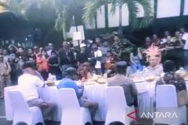 Pemkab Biak Numfor gelar pesta adat makan bersama untuk meriahkan FBB 2025