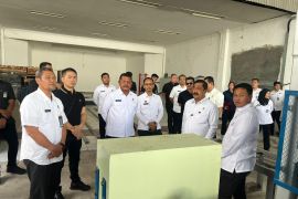 Pembuatan batako di Lapas Tangerang dapat apresiasi Kakanwil Ditjenpas