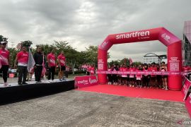 Warga Batam antusias ikuti Smartfren Fun Run 2025