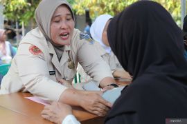 Bakti sosial kesehatan Pusterau di Surabaya