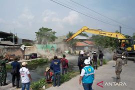 Pemkab Bekasi tertibkan 515 bangunan liar Bantaran SS Sukatani