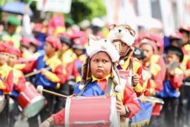 Parade drumband dengan regu terbanyak di Purwakarta raih rekor MURI