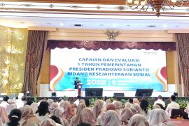 Gus Ipul: 8 ribu dari 35,4 juta keluarga terima BLT tambahan hari ini