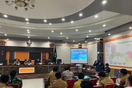 Kolaborasi Strategis Hadirkan Terang di Kapuas Hulu