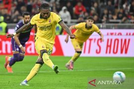 Dua gol Rafael Leao bawa AC Milan bungkam Fiorentina 2-1