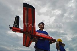 Kontes robot terbang Indonesia di Padang Page 4 Small