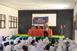 Polisi edukasi pelajar Gorontalo terkait pemahaman hukum