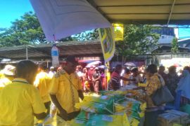 Pemkab Jayapura apresiasi partai politik adakan kegiatan sosial pasar murah