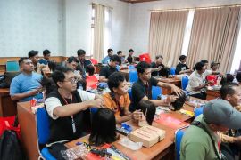 Pemkab Badung latih keterampilan potong rambut untuk calon wirausaha