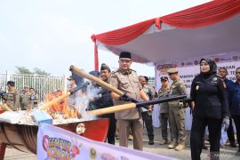 Forkopimda Bogor dan Bea Cukai Jabar musnahkan 1,8 juta batang rokok ilegal