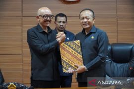 Pemkab dan DPRD Bangli Bali sahkan perda genjot ekonomi daerah