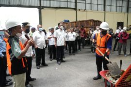 Sri Sultan meninjau TPS3R dan TPST di Wilayah DIY