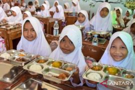 SDN 1 Koba Desa Penyak terima Program Makan Bergizi Gratis