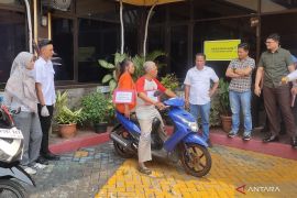 25 adegan rekonstruksi kasus istri potong alat vital suami, motifnya karena cemburu