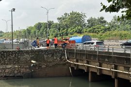 Sinergi PT Vale dan KLHK angkat 56 ton sampah di Sungai Cipinang