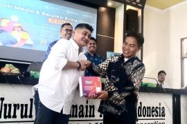 Diskominfotik NTB-IOH edukasi internet cerdas bagi santri