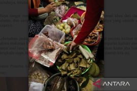Cerita Sri yang jualan untuk lestarikan kuliner Bengkulu di Pasar Panorama