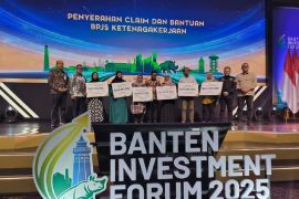 Bpjamsostek serahkan santunan ratusan juta di Banten Investment Forum