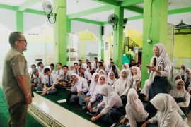 KPU Makassar bekali pelajar SMA pengetahuan berdemokrasi