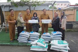 Pemkot Tangerang beri bantuan alat pertanian pada 76 KWT