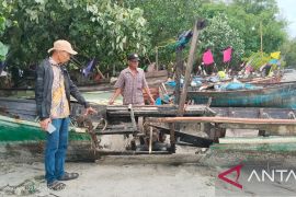 Badai hantam nelayan Sergai, puluhan kapal rusak