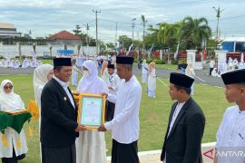 Gubernur Ansar: Santri harus kuasai sains dan teknologi