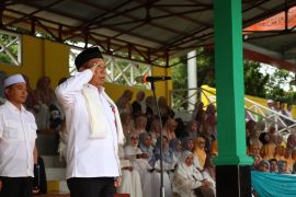 Wabup Tapin tegaskan peran santri bangun daerah