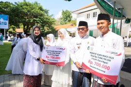 Pemkab Banyuwangi salurkan insentif guru ngaji pada Hari Santri