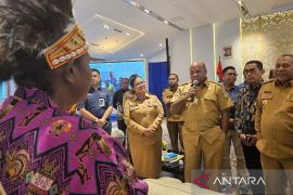 Gubernur Papua Fakhiri tekankan pemanfaatan KUR dorong lapangan kerja baru