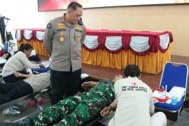 Polda Papua serahkan 170 kantong ke PMI Jayapura dari aksi donor darah